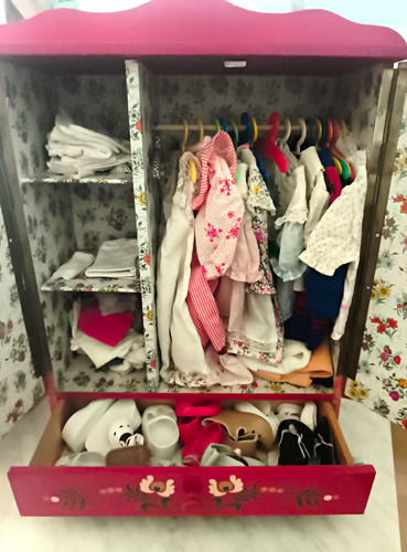 Puppen kleiderschrank holz rot - puppen-kleiderschrank,